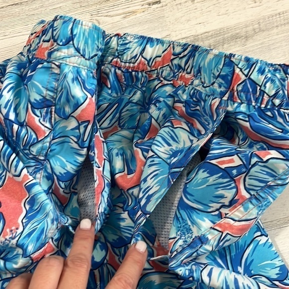 Vineyard Vines Swim Trunks Size L - Picture 5 of 8